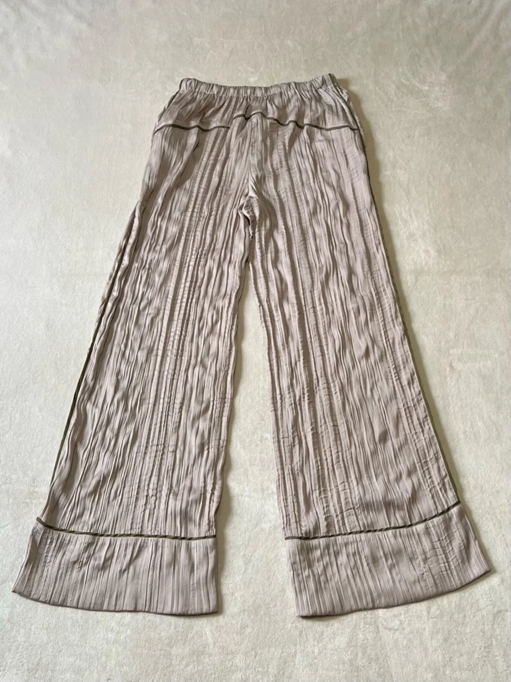 Free People All Out Satin Pants. Women’s Size XS